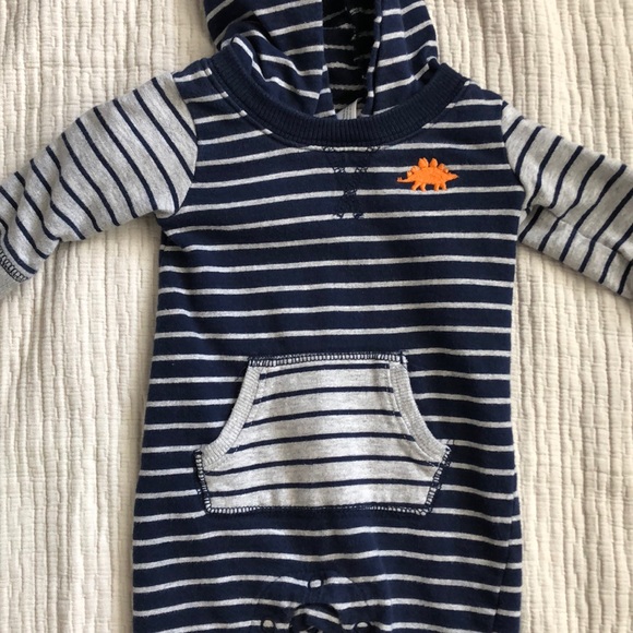 Carter’s One Piece w Hoodie - Picture 2 of 6